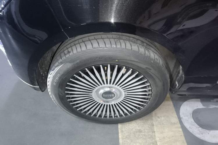 Used Land Rover Range 2022 3.0 L6 360 PS Legacy Edition Left Front Wheel Hub