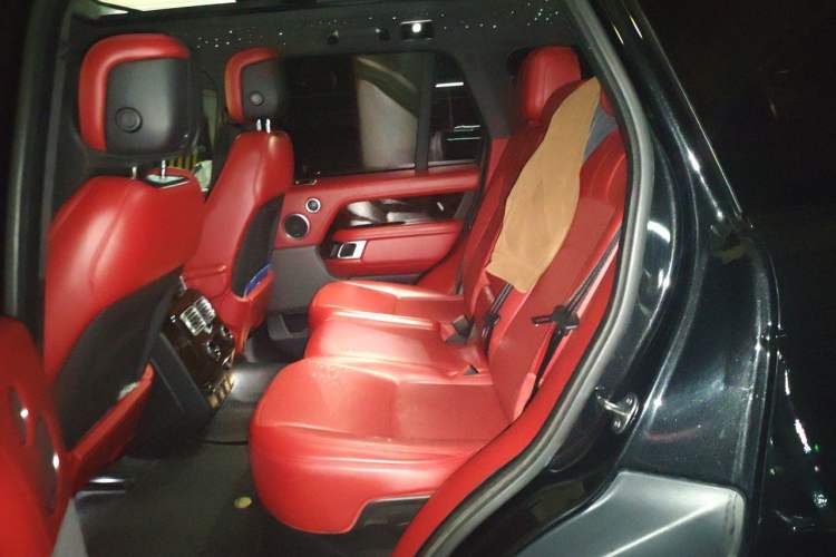 Used Land Rover Range 2022 3.0 L6 360 PS Grand Edition Left Rear Seat