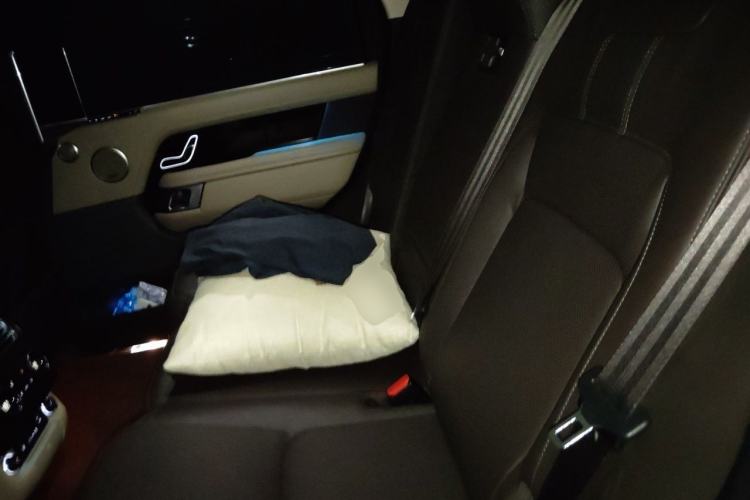 Used Land Rover Range 2022 3.0 L6 400 PS Classic Extended Version Left Rear Seat