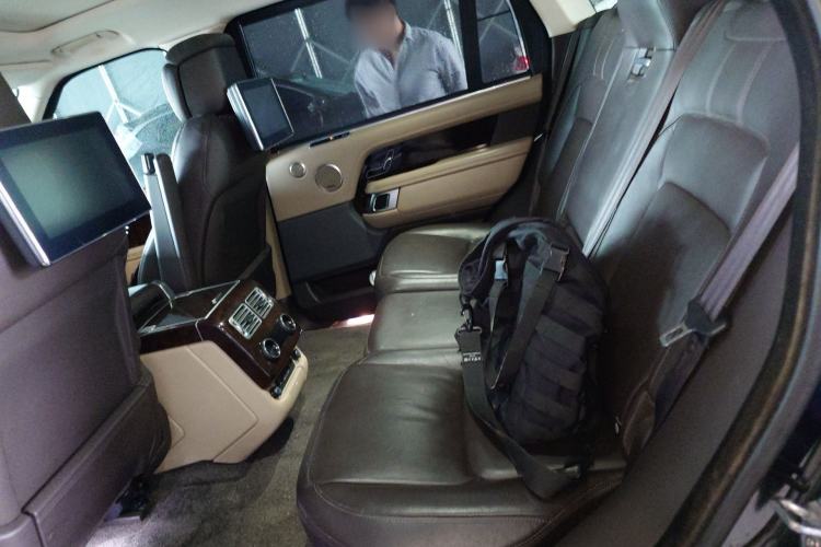 Used Land Rover Range 2022 3.0 L6 400 PS Classic Extended Version Left Rear Seat