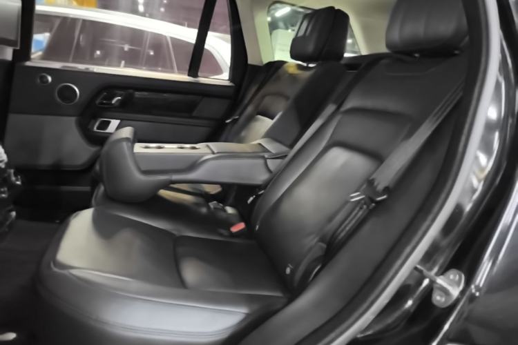 Used Land Rover Range 2022 3.0 L6 400 PS Classic Extended Version Left Rear Seat