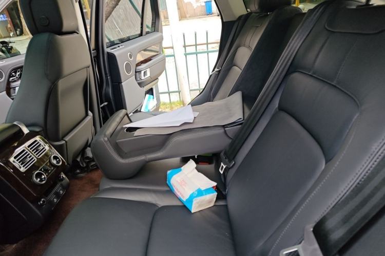 Used Land Rover Range 2022 3.0 L6 360 PS Grand Edition Left Rear Seat