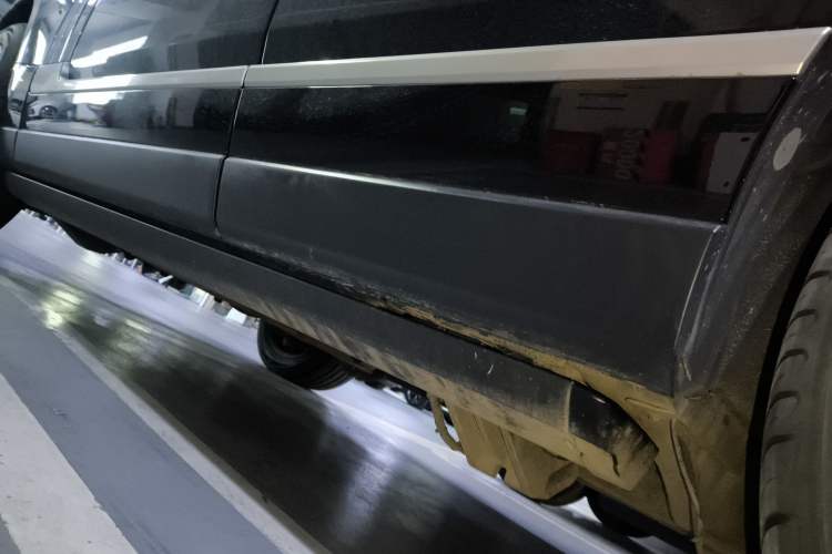 Used Land Rover Range 2022 3.0 L6 360 PS Legacy Edition Left Side Sill