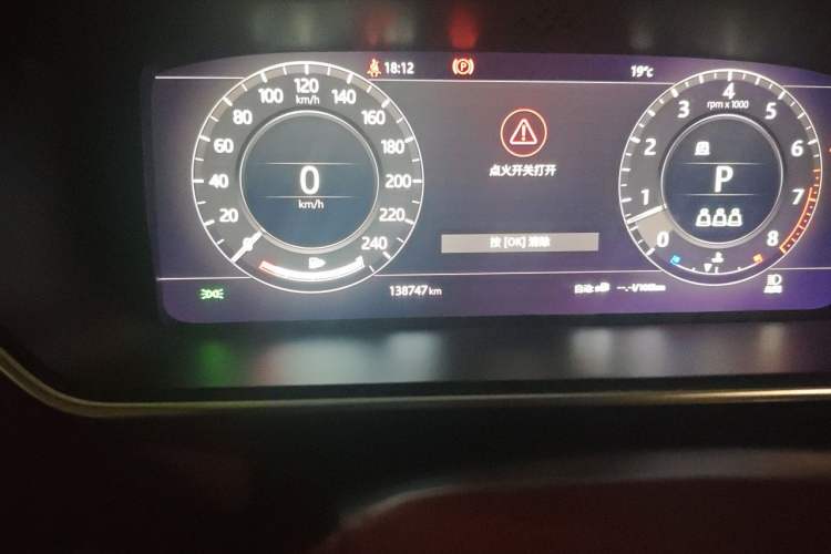 Used Land Rover Range 2022 3.0 L6 360 PS Grand Edition Odometer Close Up