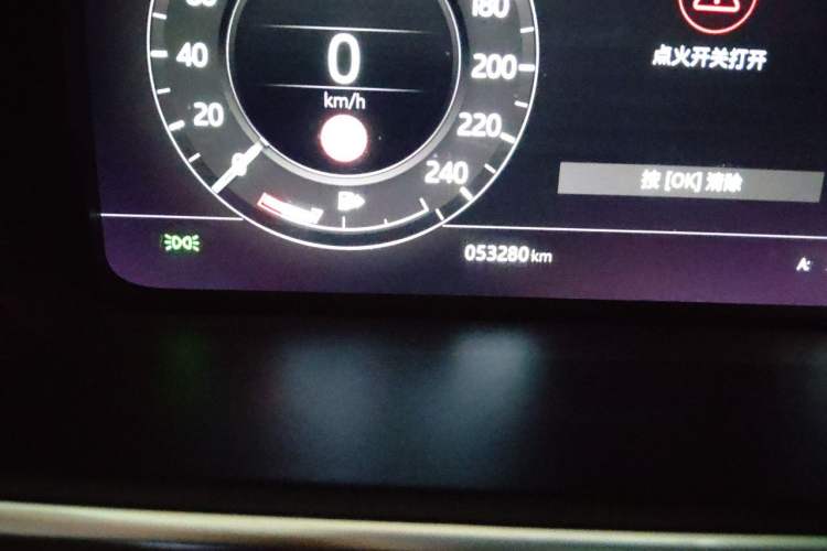 Used Land Rover Range 2022 3.0 L6 400 PS Classic Extended Version Odometer Close Up