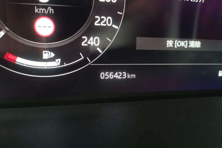 Used Land Rover Range 2022 3.0 L6 400 PS Prestige Extended Version Odometer Close Up