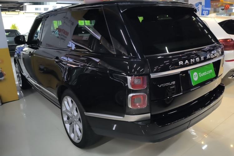 Used Land Rover Range 2022 3.0 L6 400 PS Classic Extended Version Rear Left 45 Deg
