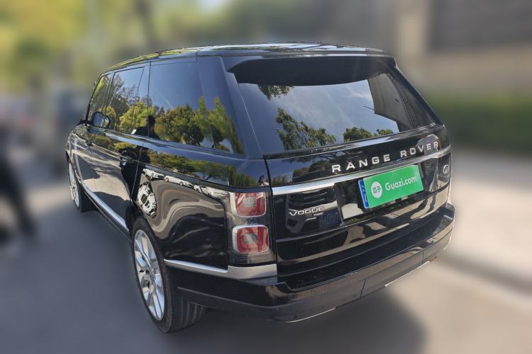 Used Land Rover Range 2022 3.0 L6 400 PS Classic Extended Version Rear Left 45 Deg