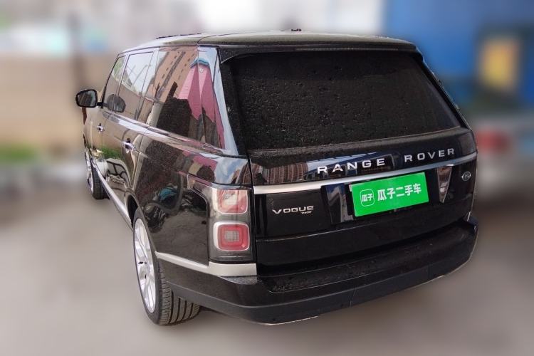 Used Land Rover Range 2022 3.0 L6 400 PS Classic Extended Version Rear Left 45 Deg