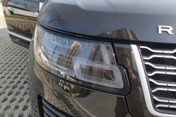 Used Land Rover Range 2022 3.0 L6 400 PS Classic Extended Version Right Front Headlight