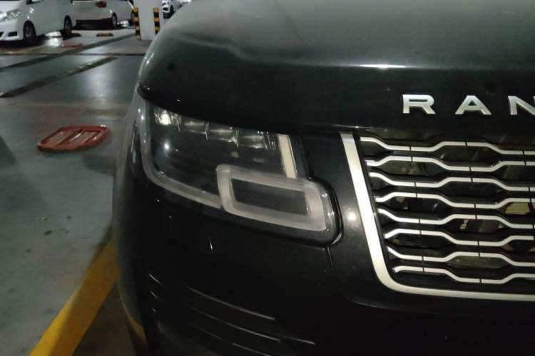 Used Land Rover Range 2022 3.0 L6 400 PS Classic Extended Version Right Front Headlight