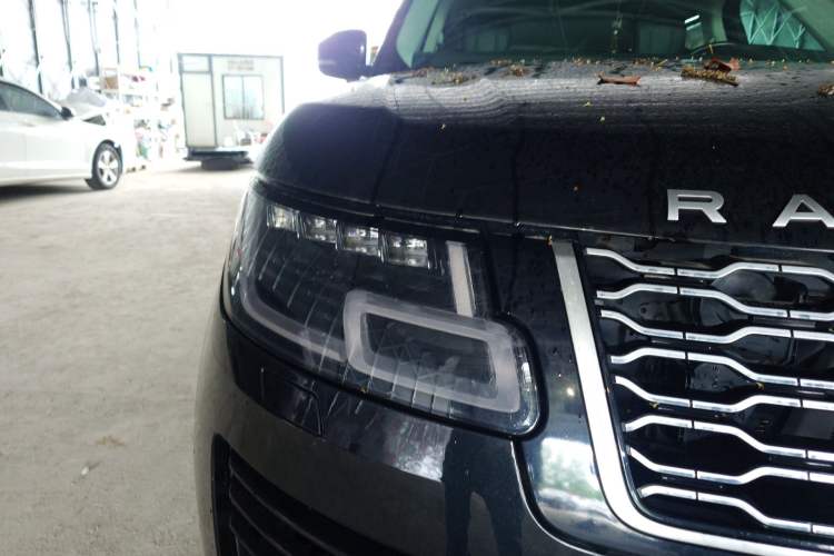 Used Land Rover Range 2022 3.0 L6 400 PS Classic Extended Version Right Front Headlight