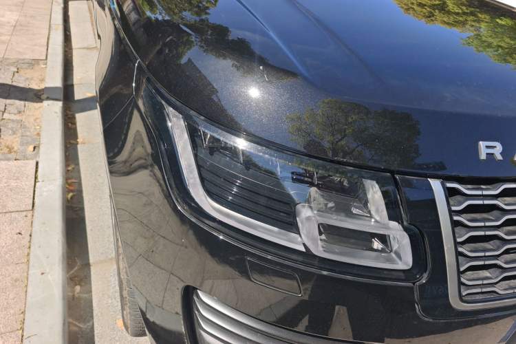 Used Land Rover Range 2022 3.0 L6 400 PS Classic Extended Version Right Front Headlight