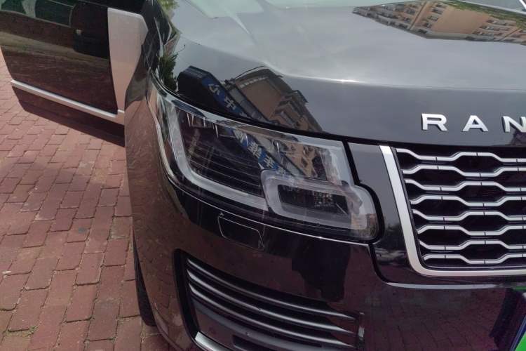 Used Land Rover Range 2022 3.0 L6 400 PS Classic Extended Version Right Front Headlight