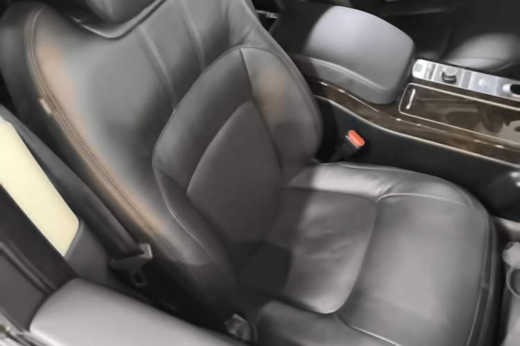 Used Land Rover Range 2022 3.0 L6 400 PS Classic Extended Version Right Front Seat