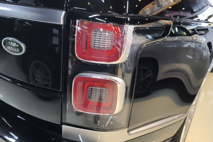 Used Land Rover Range 2022 3.0 L6 400 PS Classic Extended Version Right Rear Taillight