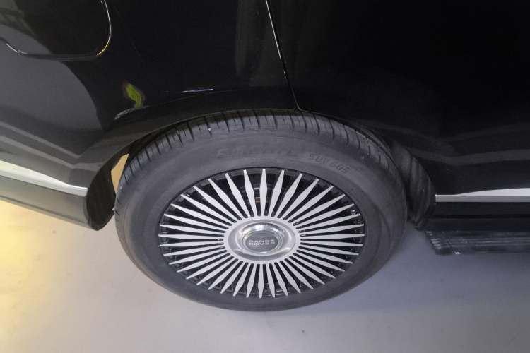 Used Land Rover Range 2022 3.0 L6 360 PS Legacy Edition Right Rear Wheel Hub
