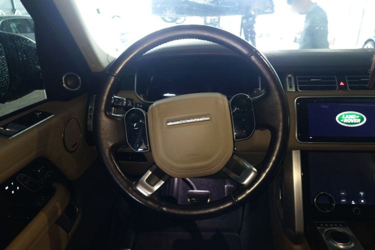 Used Land Rover Range 2022 3.0 L6 400 PS Classic Extended Version Steering Wheel