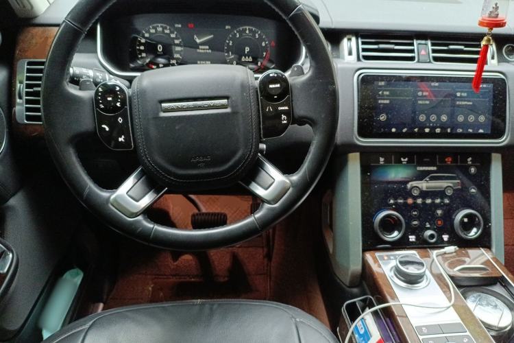 Used Land Rover Range 2022 3.0 L6 360 PS Grand Edition Steering Wheel