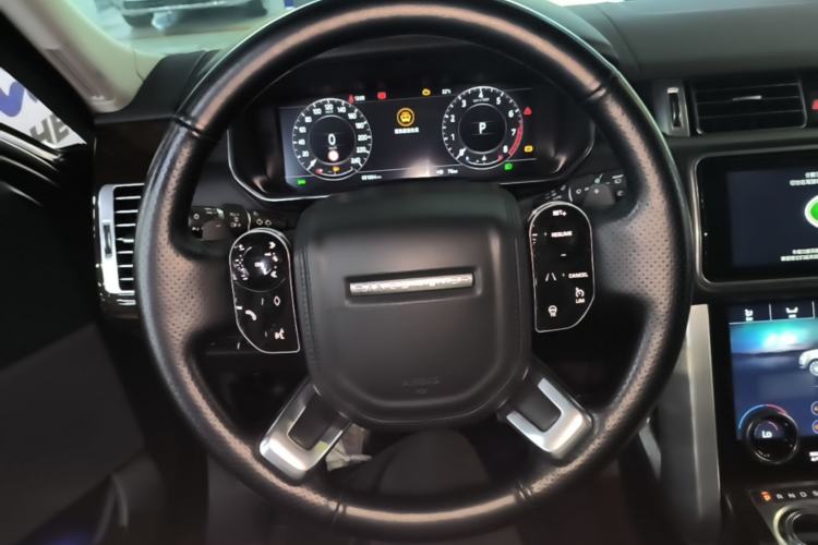 Used Land Rover Range 2022 3.0 L6 400 PS Classic Extended Version Steering Wheel