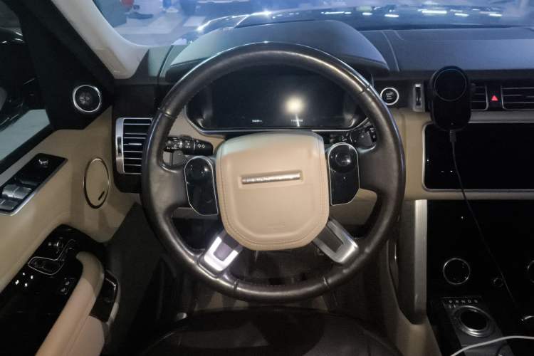 Used Land Rover Range 2022 3.0 L6 360 PS Legacy Edition Steering Wheel