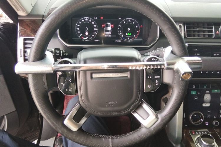 Used Land Rover Range 2022 3.0 L6 400 PS Classic Extended Version Steering Wheel