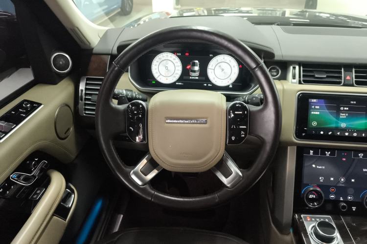 Used Land Rover Range 2022 3.0 L6 400 PS Classic Extended Version Steering Wheel