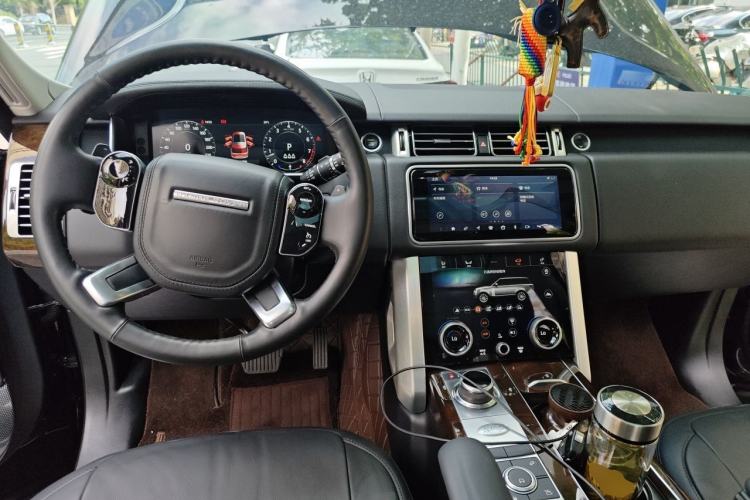 Used Land Rover Range 2022 3.0 L6 360 PS Grand Edition Steering Wheel