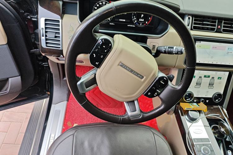 Used Land Rover Range 2022 3.0 L6 400 PS Classic Extended Version Steering Wheel