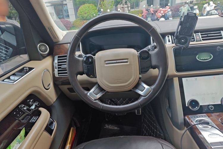 Used Land Rover Range 2022 3.0 L6 360 PS Legacy Edition Steering Wheel