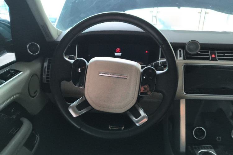 Used Land Rover Range 2022 3.0 L6 400 PS Classic Extended Version Steering Wheel