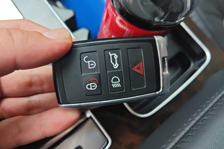 Used Land Rover Range 2022 3.0 L6 360 PS Legacy Edition Vehicle Key