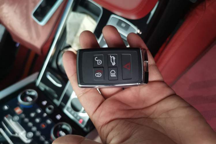Used Land Rover Range 2022 3.0 L6 400 PS Prestige Extended Version Vehicle Key