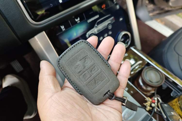 Used Land Rover Range 2022 3.0 L6 360 PS Grand Edition Vehicle Key