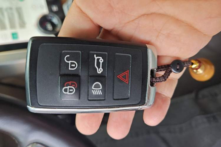 Used Land Rover Range 2022 3.0 L6 360 PS Legacy Edition Vehicle Key
