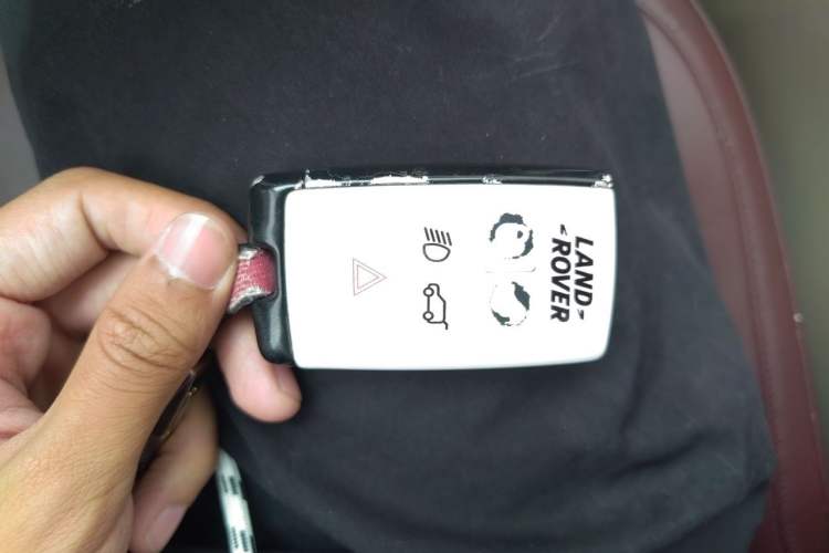 Used Land Rover Range 2022 3.0 L6 400 PS Classic Extended Version Vehicle Key