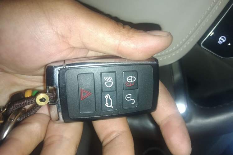 Used Land Rover Range 2022 3.0 L6 360 PS Grand Edition Vehicle Key