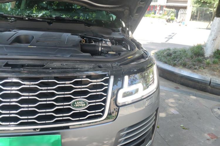 Used Land Rover Range 2022 3.0 L6 400 PS Classic Extended Version Engine Bay Left
