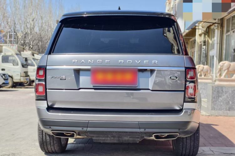 Used Land Rover Range 2022 3.0 L6 400 PS Classic Extended Version Exterior 3