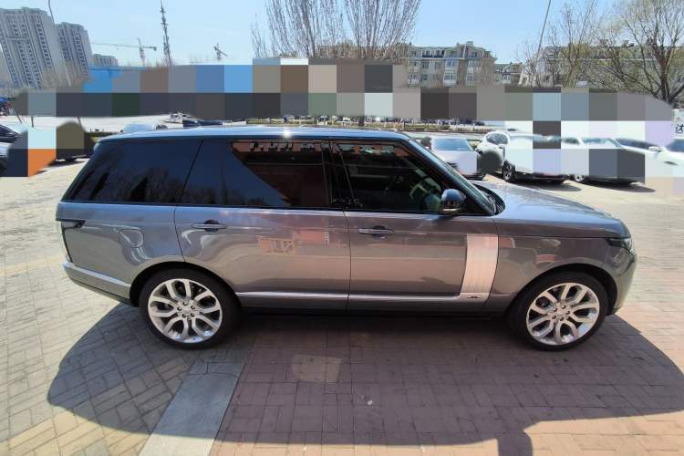 Used Land Rover Range 2022 3.0 L6 400 PS Classic Extended Version Exterior 4
