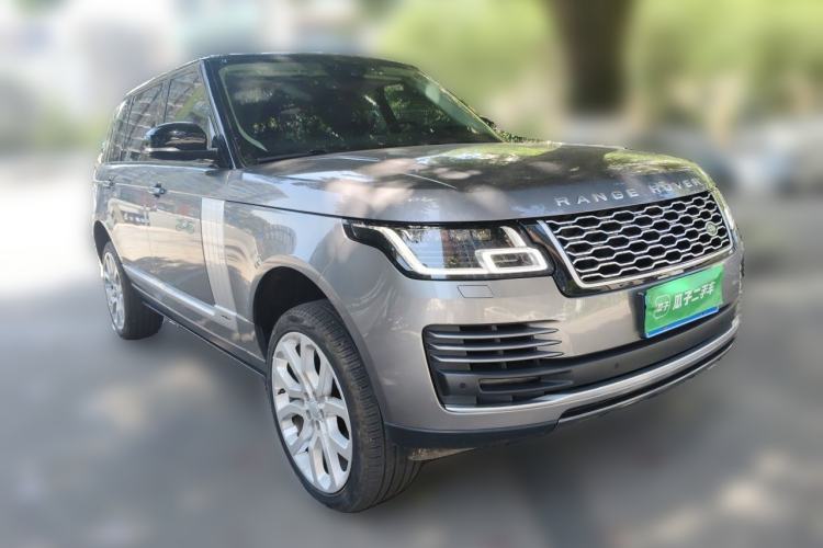 Used Land Rover Range 2022 3.0 L6 400 PS Classic Extended Version Front Right 45 Deg