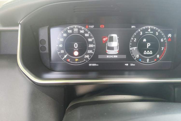 Used Land Rover Range 2022 3.0 L6 400 PS Classic Extended Version Odometer Close Up