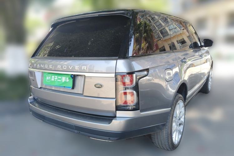 Used Land Rover Range 2022 3.0 L6 400 PS Classic Extended Version Rear Right 45 Deg