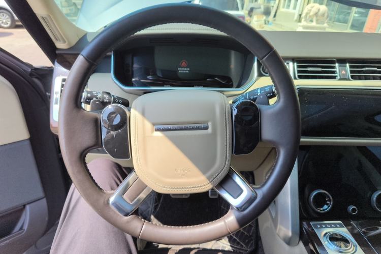 Used Land Rover Range 2022 3.0 L6 400 PS Classic Extended Version Steering Wheel