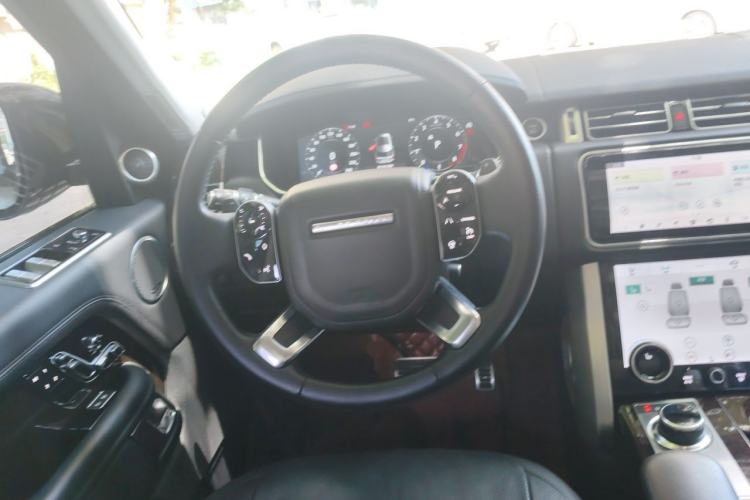 Used Land Rover Range 2022 3.0 L6 400 PS Classic Extended Version Steering Wheel