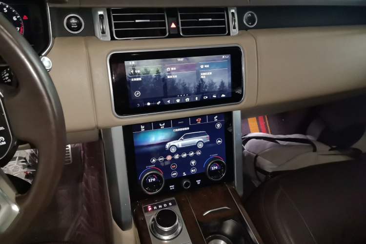 Used Land Rover Range 2022 3.0 L6 360 PS Legacy Edition Audio And AC Panel