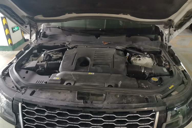 Used Land Rover Range 2022 3.0 L6 360 PS Legacy Edition Engine Bay