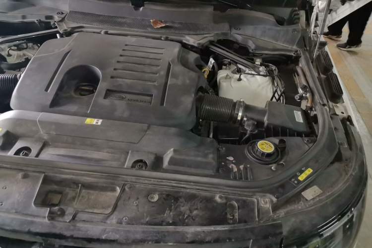 Used Land Rover Range 2022 3.0 L6 360 PS Legacy Edition Engine Bay Left