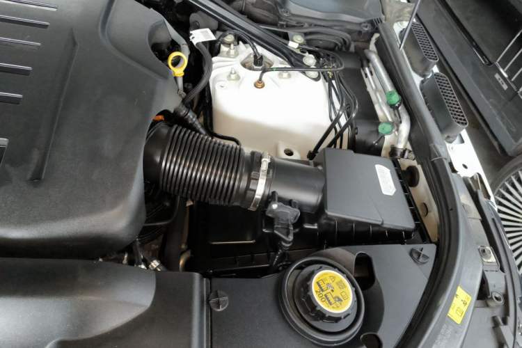 Used Land Rover Range 2022 3.0 L6 400 PS Prestige Extended Version Engine Bay Left