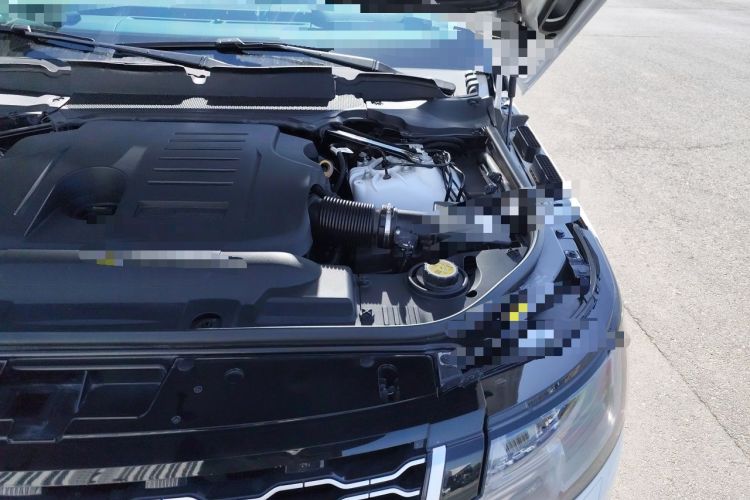 Used Land Rover Range 2022 3.0 L6 400 PS Classic Extended Version Engine Bay Left